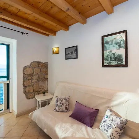 Stone House Skalinada *