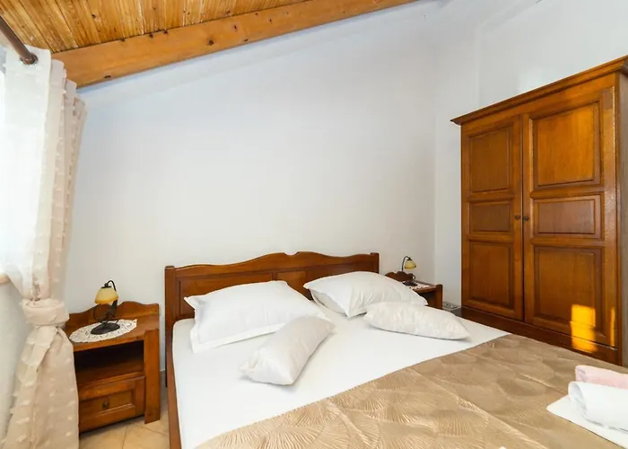 Apartment Stone House Skalinada Brist