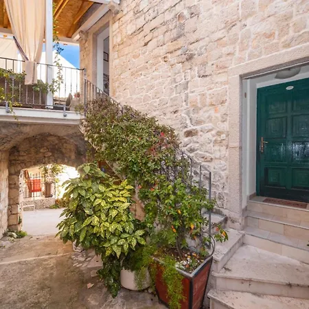 Stone House Skalinada