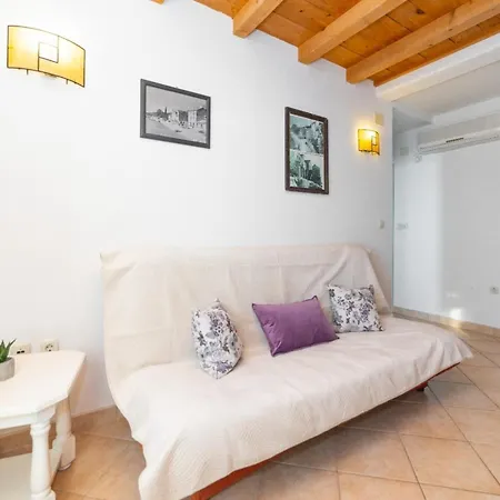 Stone House Skalinada
