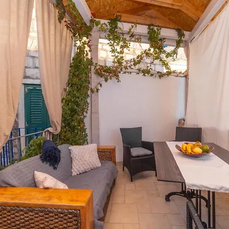 Stone House Skalinada *