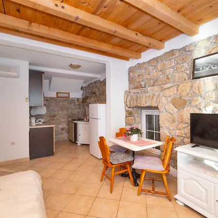 Stone House Skalinada 公寓